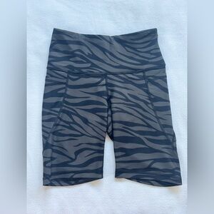 Old Navy Powersoft Black and Gray Zebra Print Bike Shorts with Pockets (S)